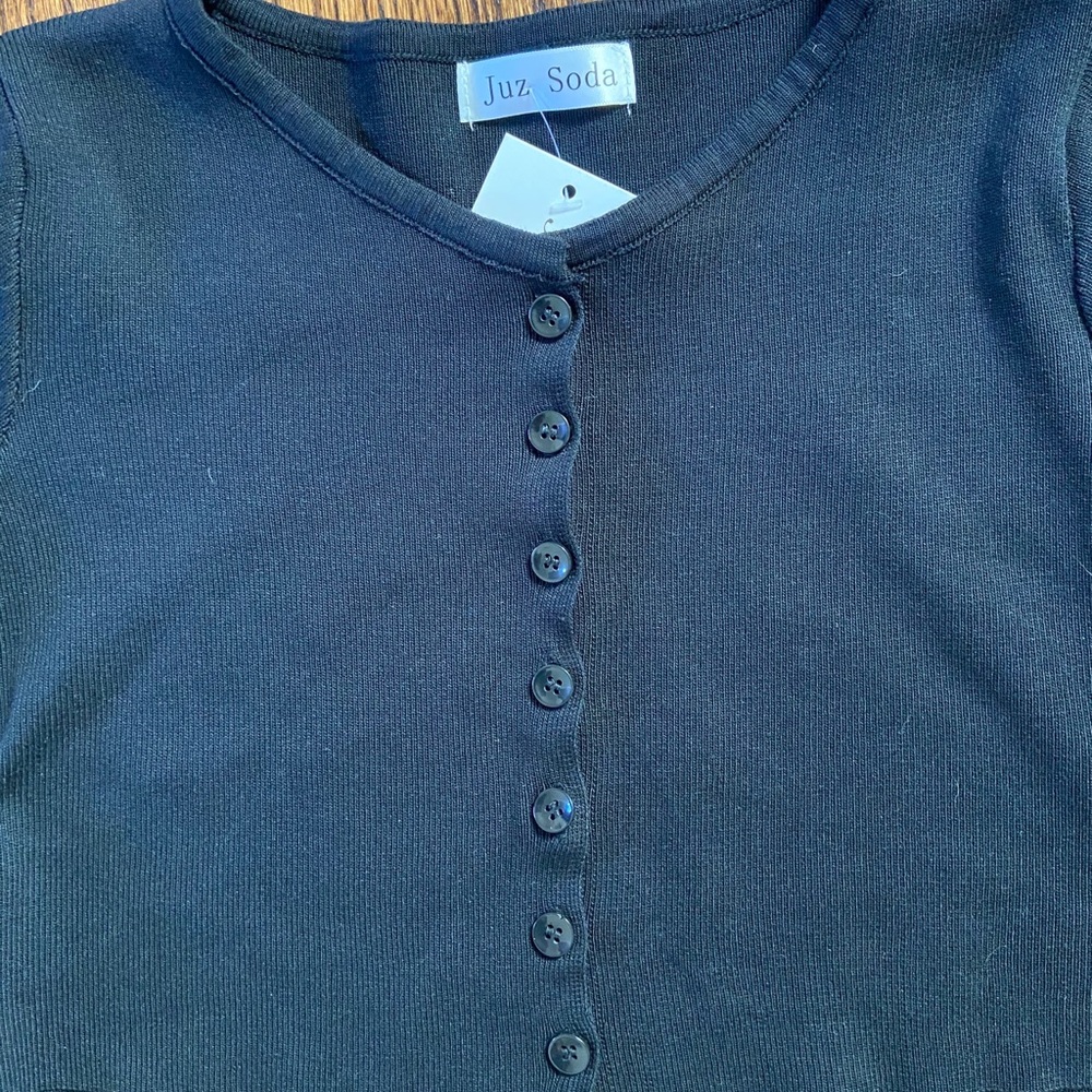 ONE LEFT - Cropped Cardigans - Picture 4 of 5